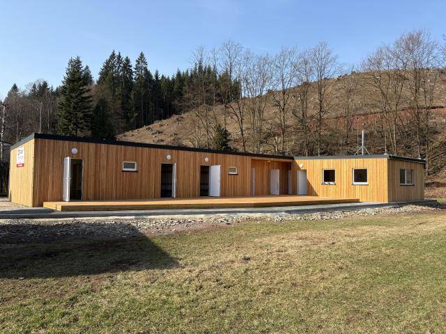 Staré a dosluhující kabiny v Libči jsou minulostí. Na jejich místě vyrostlo moderní zázemí, které bude sloužit nejen místním fotbalistům a spolkům, ale i mládeži z celého Trutnova. Radnice do modernizace fotbalové základny investovala necelých 12 milionů korun.                               Číst dál...