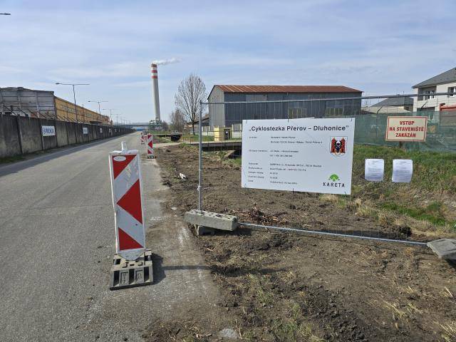 V minulých dnech byla oficiálně zahájena stavba nové cyklostezky, která propojí Přerov s Dluhonicemi. Smíšená stezka pro chodce a cyklisty povede od hlavního vstupu do areálu Prechezy až k novému nadjezdu nad železnicí v ulici Dluhonská a nabídne bezpečnější a pohodlnější propojení této části města. Zhotovitelem veřejné zakázky je společnost KARETA, která stavbu realizuje za 17,75 milionu korun včetně daně.                               Číst dál...