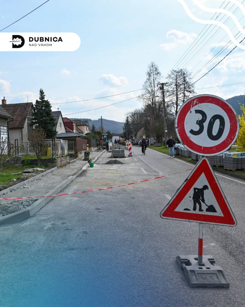 Ďalších takmer 400 metrov chodníka zo zámkovej dlažby by malo byť dokončených v priebehu 2 až 3 týždňov.
