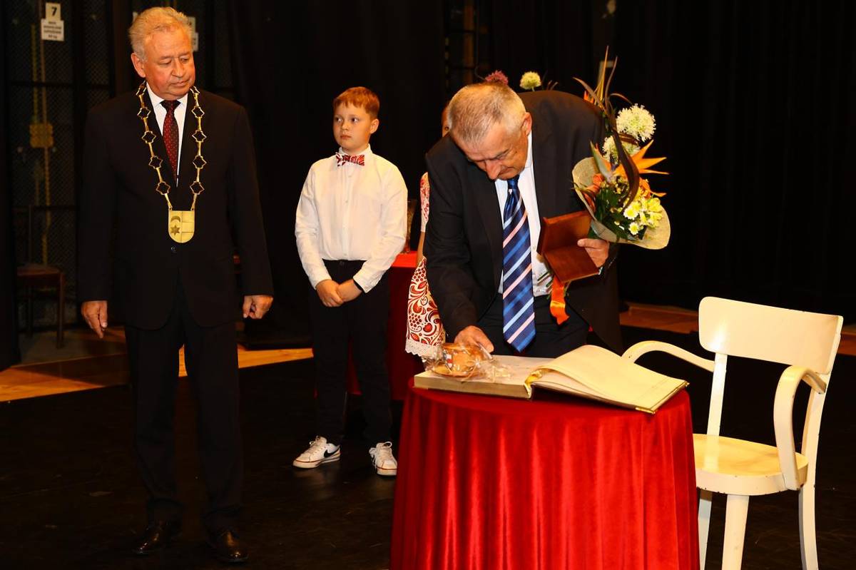 Hnúšťa, 25.3.2026 - Mesto Hnúšťa aj v tomto roku vyhlasuje výzvu na predkladanie návrhov na udelenie ocenení pri príležitosti Dní mesta Hnúšťa. Do procesu výberu laureátov sa môže zapojiť aj verejnosť, ktorá má možnosť navrhnúť jednotlivcov alebo kolektívy zasluhujúce si verejné uznanie.