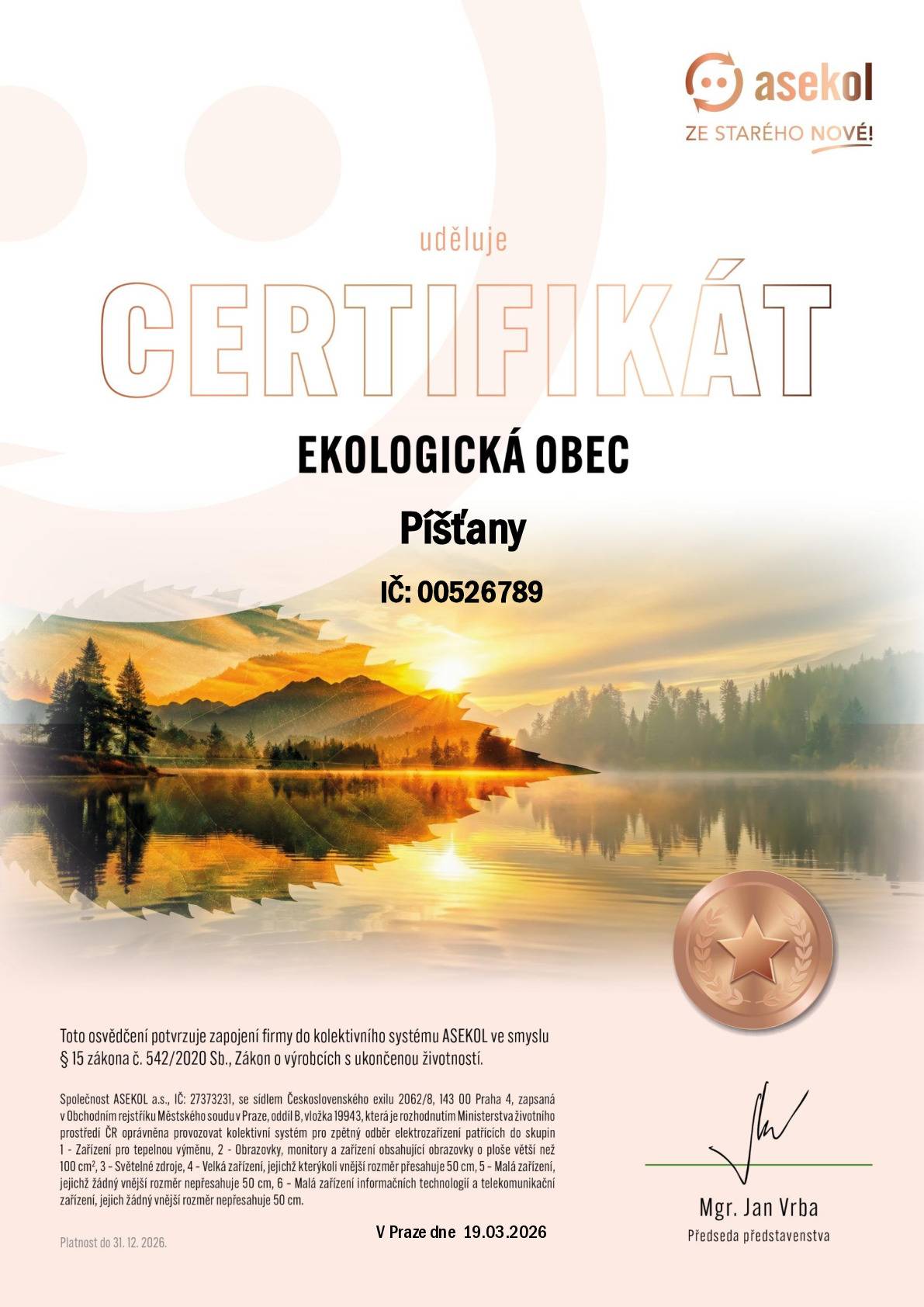 Obec Píšťany získala certifikát Ekologická obec, který oceňuje Váš významný přínos v oblasti zpětného odběru vysloužilých elektrozařízení. Toto ocenění je potvrzením Vašeho aktivního přístupu k ochraně životního prostředí a inspirací pro ostatní obce. Tým ASEKOL a. s.
