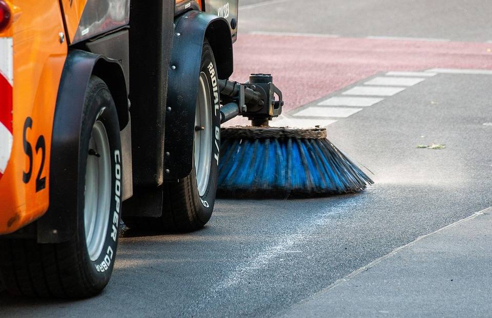 Obec Trenčianska Teplá oznamuje občanom, že od zajtra 26. marca 2026  začína prebiehať čistenie ulíc od zimného posypu.Z uvedeného dôvodu Vás chceme požiadať, aby ste neparkovali motorové vozidlá na miestnych komunikáciách.  Zaparkované vozidlá bránia súvislému vyčisteniu komunikácie.