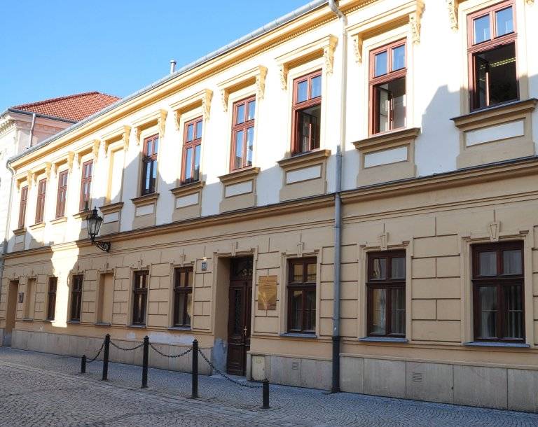 Upozorňujeme, že ve čtvrtek 26. března bude od 8:00 do 11:00 hodin z provozních důvodů uzavřen živnostenský úřad v Zámecké ulici . Omlouváme se za případné komplikace a děkujeme za pochopení.