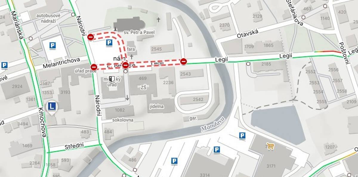 Z důvodu plánované rekonstrukce náměstí E. Beneše a s tím související uzavírkou dojde k omezení obsluhy autobusové zastávky „Varnsdorf, poliklinika“. Tato zastávka nebude po dobu trvání uzavírky obsluhována.