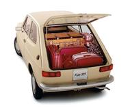 Když se zavazadelník maximalizoval, dvojice mohla jet třeba na dlouhou svatební cestu, aniž by jim cokoliv scházelo…