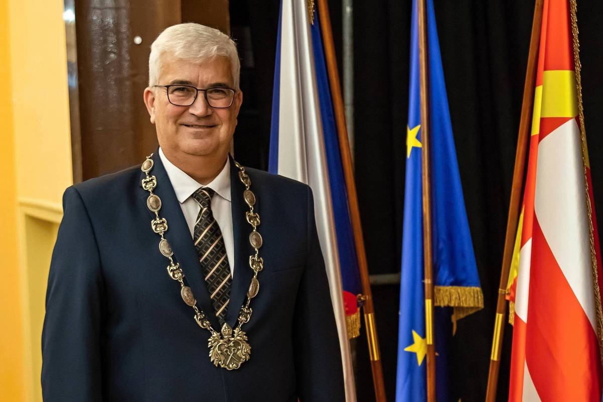 Do konce aktuálního volebního období zbývá půl roku. O novém složení zastupitelstva města budou občané rozhodovat v pátek 9. a v sobotu 10. října 2026. O tom, že personální obměna bude značná, je však jasno už nyní – starosta Jiří Plíhal a místostarosta Jan Mareš oznámili, že své pozice obhajovat nebudou.   Podrobnosti v článku na webu města: https://1url.cz/TewQf