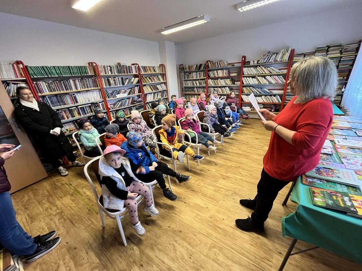 K aktivitám naší knihovny: pravidelné čtení dětem z MŠ Kravsko.