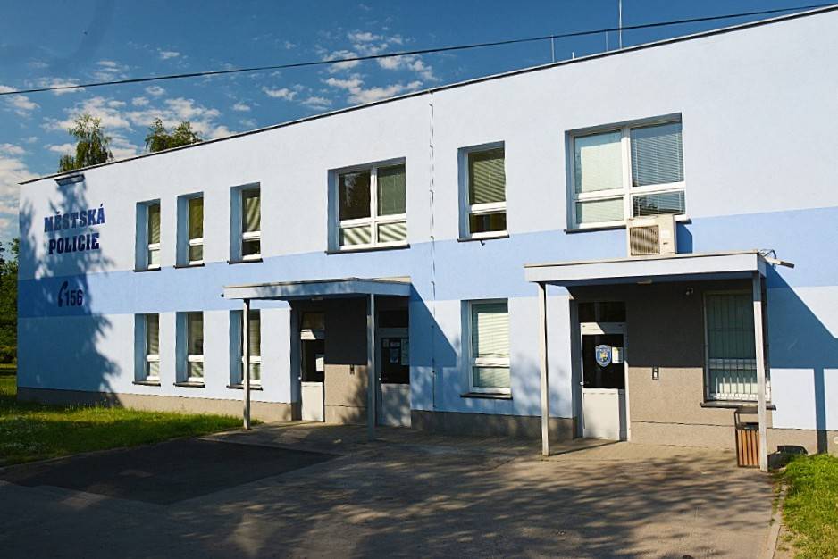 Vážení občané, na služebně Městské policie Orlová v ulici Polní v Orlové-Lutyni došlo k výpadku elektřiny, který potrvá až do 15 hodin. Potřebujete-li do té doby kontaktovat městskou policii, volejte na číslo stálé služby 605 240 330. Děkujeme za pochopení....