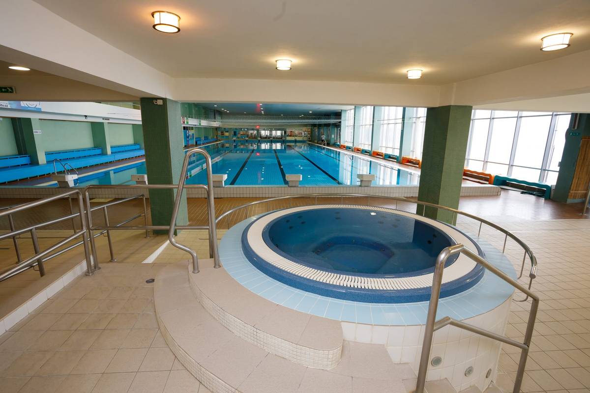 Dobrý den, zveřejnili jsme otevírací dobu plaveckého areálu Přerov pro veřejnost na měsíc duben 2026. Každou středu je sauna otevřena i v dopoledních hodinách od 9.00 do 12.00 hodin. Tento dopolední provoz bude do 22.4.2026. Ukončení celkového provozu sauny v tomto pololetí je 31.5.2026.   S pozdravem Plavecký areál Přerov