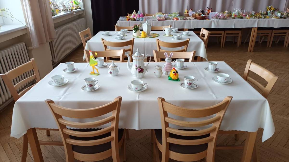 V sále obecního úřadu budete mít v době od 9 do 17 hodin možnost se nejen podívat na svátečně vyzdobené stoly, ale také ochutnat něco dobrého a zakoupit drobnosti s velikonoční tematikou.