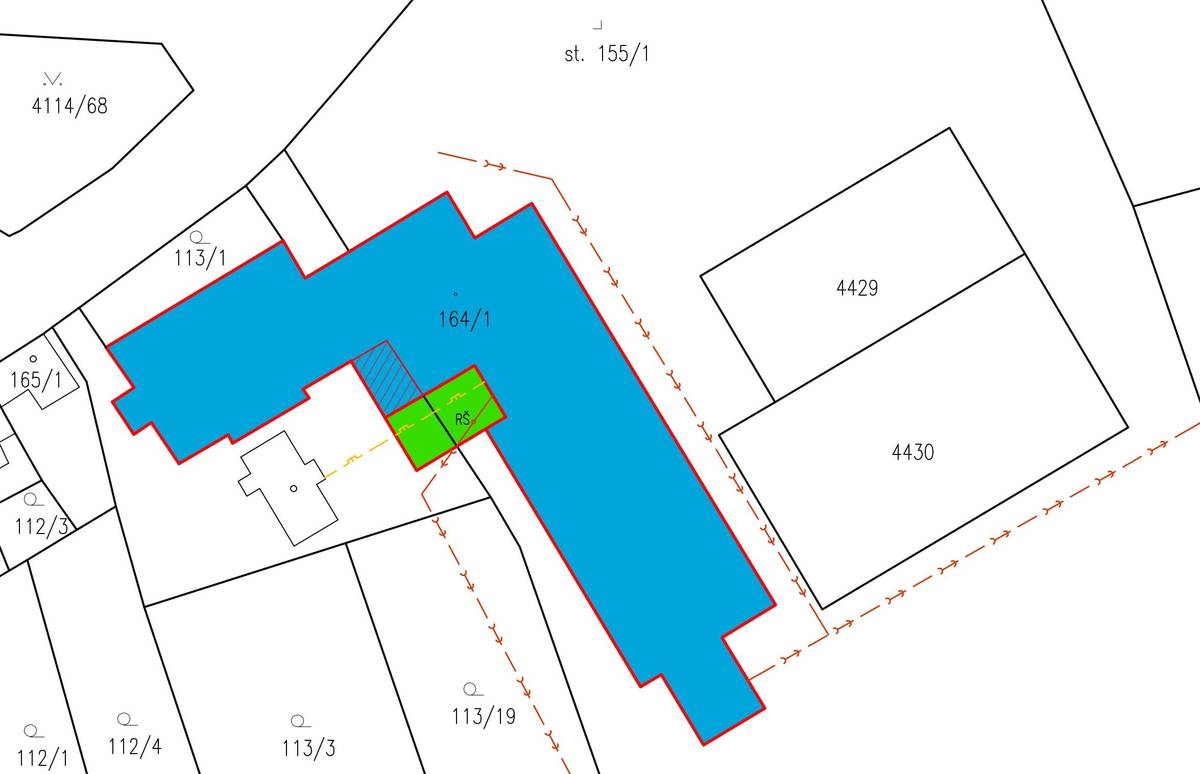 Upozorňujeme občany Velkých Němčic, že byla zahájena přístavba školní jídelny v objektu základní školy ve Velkých Němčicích. Samotná stavba je v areálu základní školy, ale příjezd na stavbu je pouze z ulice Za Školou, mezi budovou školy a RD č.p. 151. Děkujeme, že po dobu stavby nebudete parkovat před vjezdem do areálu ZŠ.