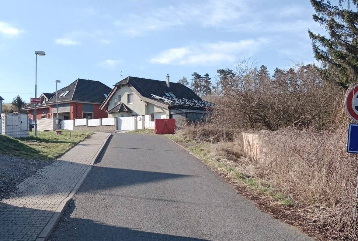 Oznamujeme občanům, že kontejner na bioodpad je umístěn v ulici Nad Kovárnou a ulici Postranní do pondělí 30. 3. 2026. PROSÍME VHAZUJTE POUZE BIOODPAD. Zároveň bude zítra 28. 3. 2026 v čase 9:00 - 16:00 zpřístupněn areál ČOV pro uložení bioodpadu.