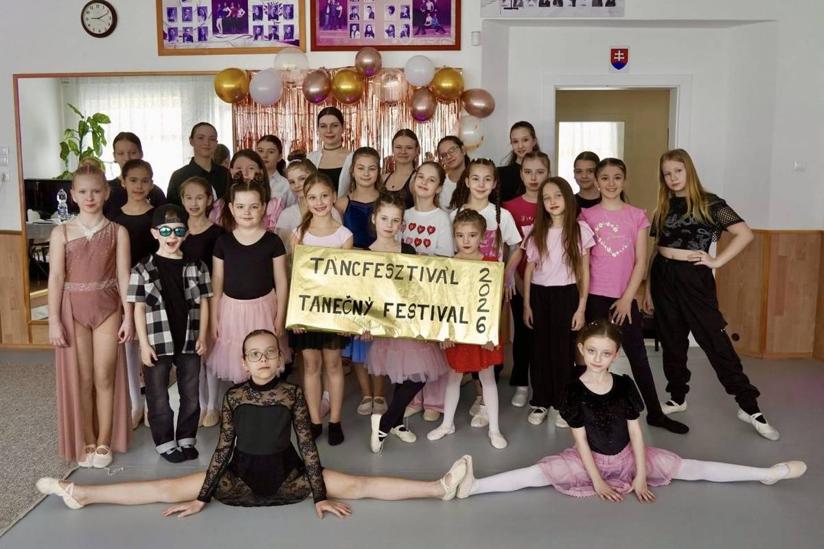 Pred pár dňami sa na Základnej umeleckej škole v Kolárove konal hudobno-tanečný festival, kde deti ukázali svoj talent. Je radosť vidieť, že je medzi deťmi taký veľký záujem o pohyb a hudbu.