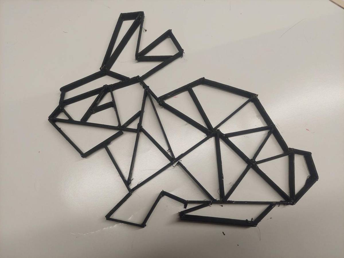 Na našem pravidelném tvoření je vždycky živo, veselo a hlavně tvořivo. Děti si vyzkouší práci s různými materiály, rozvíjí fantazii i jemnou motoriku – a rodiče si s nimi užijí hezký společný čas.