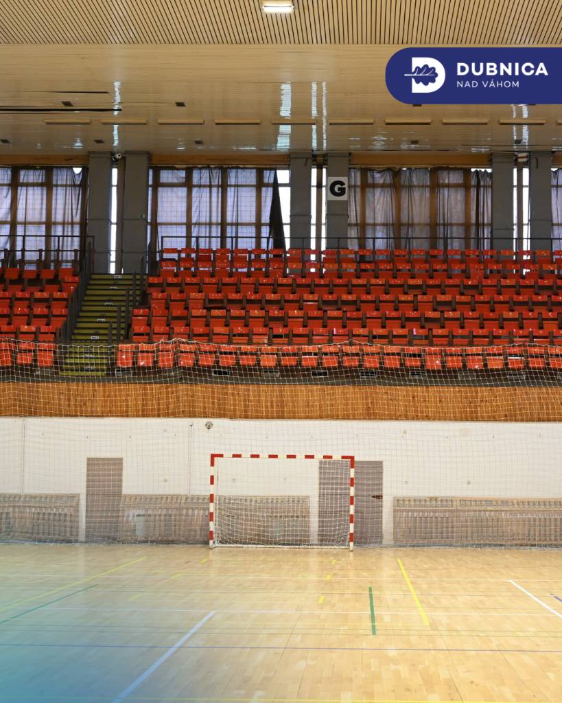 Mesto Dubnica nad Váhom na jej modernizáciu získalo 5 miliónov eur z Modernizačného fondu Environmentálneho fondu. Kapacita haly vzrastie na 2 500 miest, po novom by mala niesť meno olympijského medailistu Jána Zacharu.
