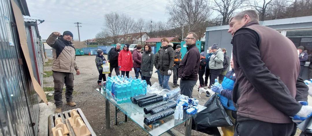 Děkujeme všem, kteří se přidali k akci Ukliďme Česko pořádanou Spolkem přátel Vidova a obcí Vidov. Jak je vidět na fotkách, každý rok je co uklízet… Příroda v okolí naší obce se díky dobrovolníkům zbavila 26 pytlů odpadu a může se na začátku jara nadechnout a rozkvést do své krásy pro obyvatele Vidova i návštěvníky z širokého okolí. Akce byla zakončena opékáním buřtů.       Ještě jednou děkujeme všem dobrovolníkům a těšíme se na další ročník Ukliďme Česko v příštím roce. 👏♥️