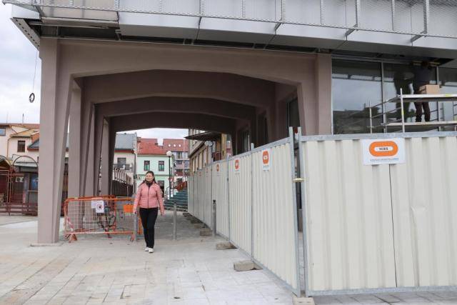 Stavba nového sídla městského úřadu se dostává do další fáze. „V souladu se smlouvou bylo dílo ve čtvrtek 26. března městu zhotovitelem předáno. Nicméně probíhá odstranění vad a nedodělků – firma má na to čas až do konce dubna. Do tohoto termínu budou interiéry vybaveny i volně stojícím nábytkem,“ uvedl primátor města Petr Vrána.                               Číst dál...