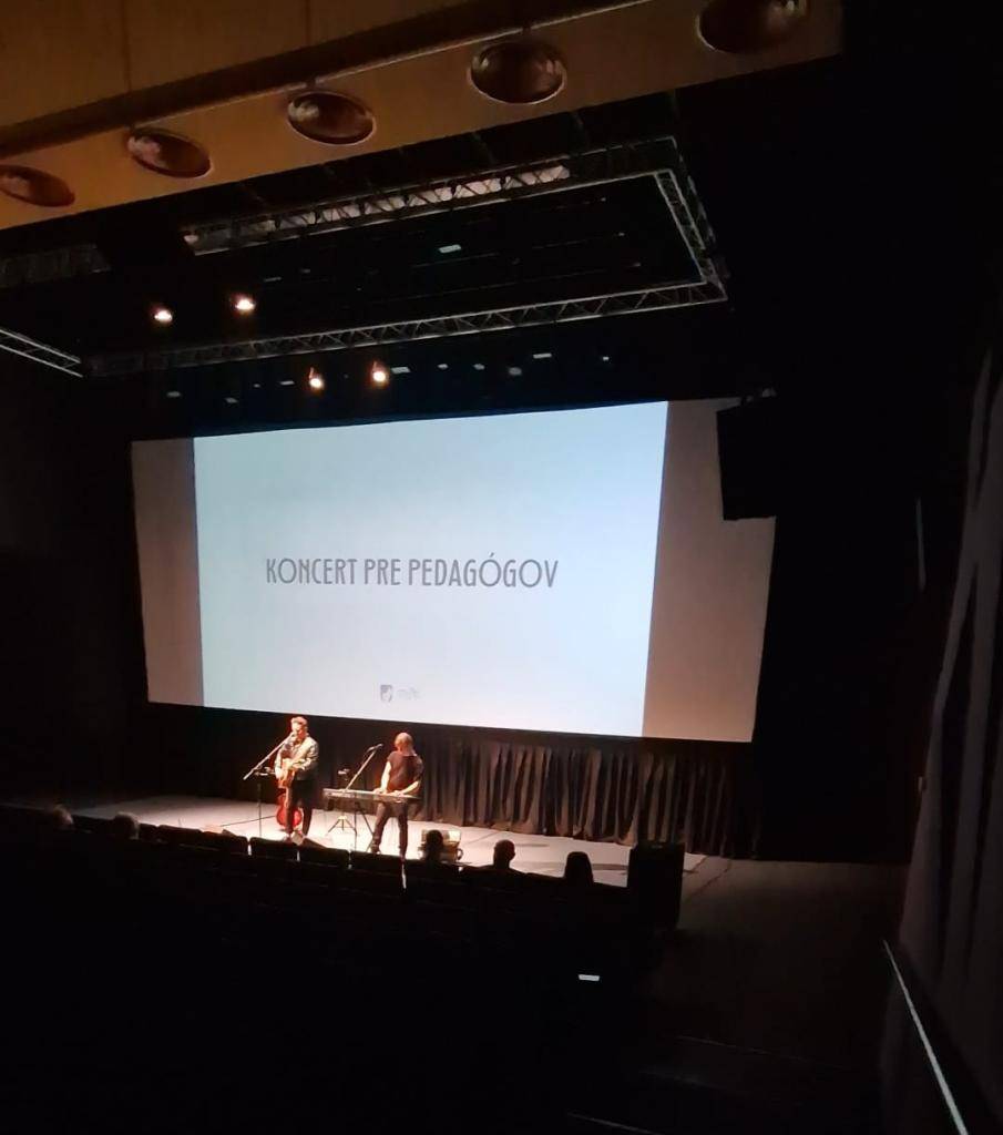 Pri príležitosti Dňa učiteľov, ktorý si na Slovensku pripomíname 28. marca, pripravilo mesto Piešťany slávnostný koncert venovaný pedagógom. Podujatie sa uskutočnilo 24. marca v priestoroch KSC Fontána a nieslo sa v duchu poďakovania, úcty a kultúrneho zážitku.