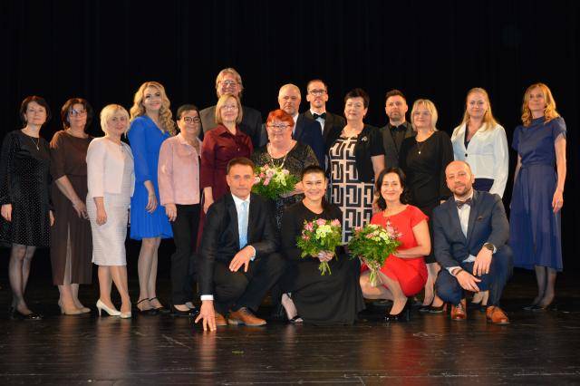 U příležitosti Dne učitelů byli v divadelním sále Národního domu oceněni nejlepší učitelé prostějovských škol. Ceny pedagogům předali a mnoho dalších úspěchů v práci popřáli za vedení města Prostějova primátor František Jura, náměstkyně Marcela Župková a náměstek Miloš Sklenka.                               Číst dál...