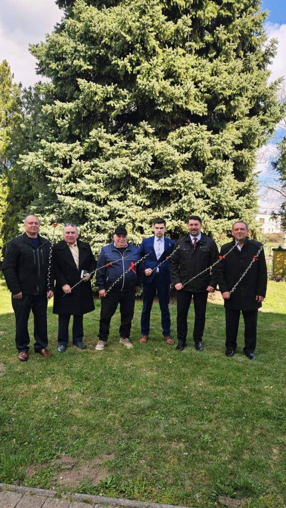 Kvetná nedeľa je kresťanský sviatok, ktorý pripadá na nedeľu pred Veľkou nocou a pripomína slávnostný príchod Ježiša do Jeruzalema. Touto cesto by sme sa chceli poďakovať našim spevákom za spievané PAŠIE počas slávnostnej svätej omše.