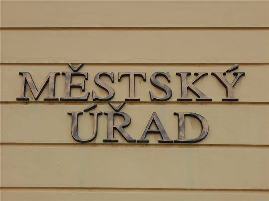 Dne 02.04.2026 bude z technických důvodů částečně omezen provoz některých přepážek městského úřadu.