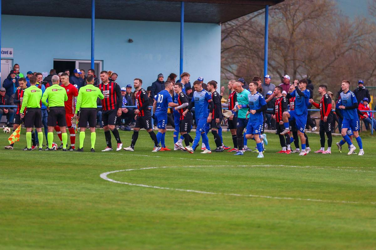 🥅Futbalová sobota sa niesla v znamení derby FK Kľúčové & FKS Nemšová na ihrisku v m.č. Kľúčové...   👉Zápas skončil výsledkom 1:0 pre domácich...   📸Autor fotografií: Peter Sobek