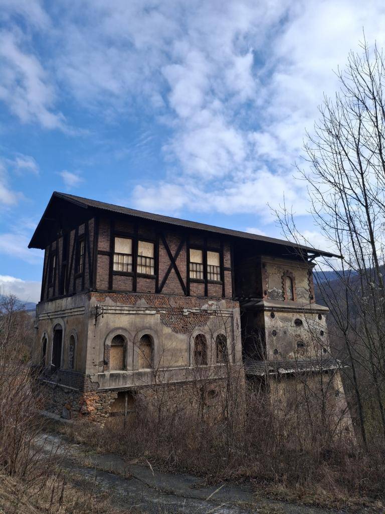 Dňa 21. marca 2026 sa uskutočnil XIX. ročník "Po starých banských chodníkoch".  Krásne jarné počasie potešilo účastníkov turistického pochodu trasou Manó - sedlo nad Kobeliarovom - Belákov.