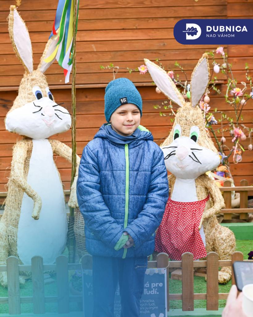 Okolo javiska pred OD ABC to na druhom mestskom exteriérovom podujatí v tomto roku napriek zamračenej oblohe hralo farbami a veselosťou.