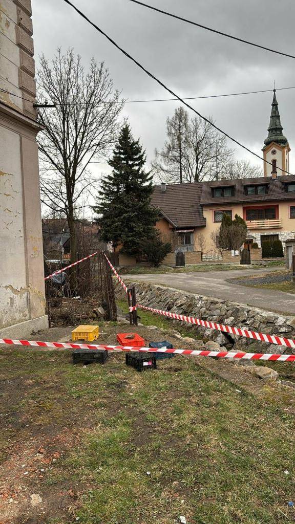 Deratizácia vykonaná na verejnom priestranstve obce pri za budovou Náš dom pri jarku.