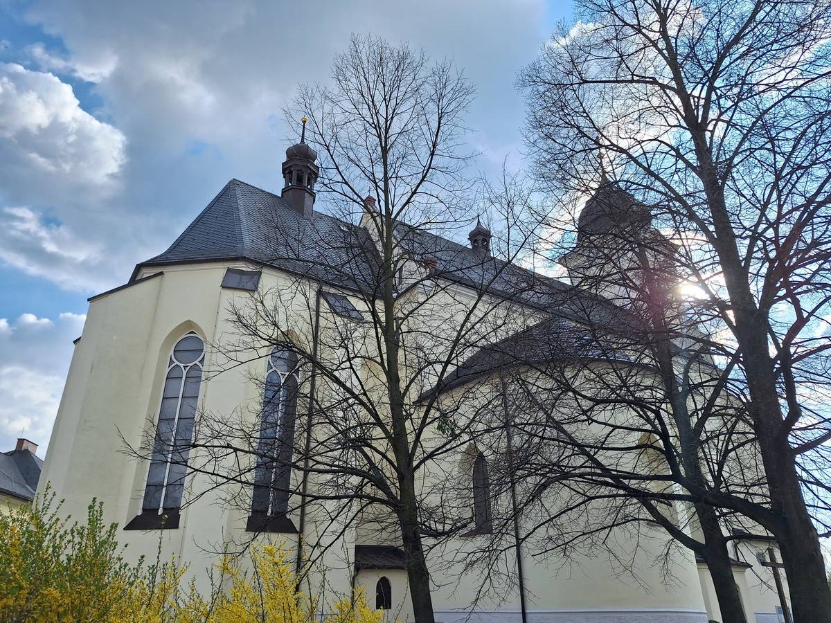 HLUČÍN Zelený čtvrtek: 2. 4. v 17:00 Velký pátek: 3. 4. v 17:00, pobožnost Křížové cesty v 16:30 Bílá sobota: 4. 4. ve 20:00 Neděle – Boží hod velikonoční: 5. 4. v 7:15, v 8:30 a v 10:00 Pondělí velikonoční: 6. 4. v 7:15 a v 8:30 DARKOVIČKY Zelený čtvrtek: 2. 4. v 18:00 Velký Pátek: 3. 4. v 15:00 Neděle – Boží hod velikonoční: 5. 4. v 11:00 Na Bílou sobotu a Velikonoční pondělí "běžné" mše svaté nebudou. #hlucin #mestohlucin #velikonoce #bohosluzby