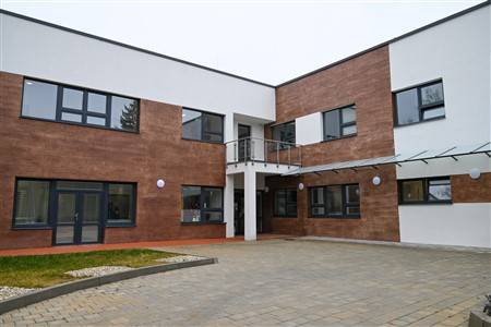 Mesto Martin pokračuje v systematickom rozvoji sociálnych služieb a prináša nové aktivity, ktoré zlepšia kvalitu života klientov v zariadení na Ulici Škultétyho. Zariadenie je v súčasnosti plne obsadené, čo potvrdzuje jeho dôležitosť a potrebu ďalšieho rozvoja služieb pre seniorov a odkázaných obyvateľov.