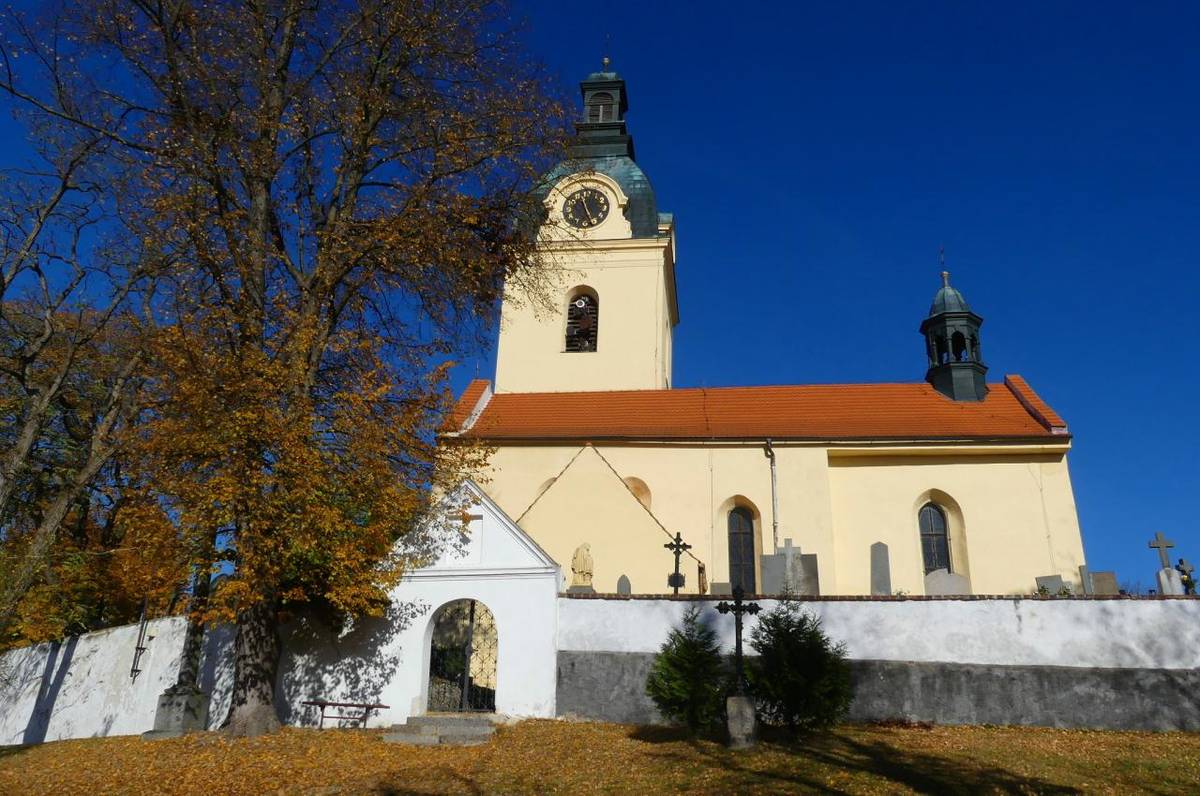 Rozpis bohoslužeb v kostele Sv. Vavřince v příloze.