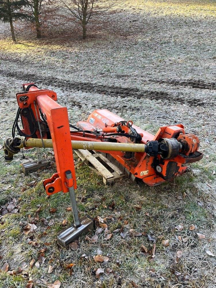 Obecní úřad zveřejňuje záměr na prodej mulčovače za traktor. Cena za prodej mulčovače byla stanovena znaleckým posudkem ve výši 35 000 Kč bez DPH. Nabídky na odkup mulčovače je možné podávat do 22.4.2026 viz záměr prodeje mulčovače https://www.obecholcovice.cz/assets/File.ashx?id_org=4086&id_dokumenty=8518