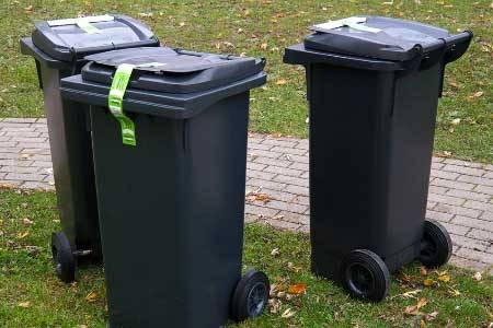 Svoz komunálního odpadu se o velikonočních svátcích (3. 4. a 6. 4.) uskuteční jako v běžný den. Sběrný dvůr bude otevřen v pátek a sobotu, v pondělí bude uzavřen.