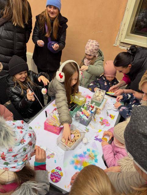 V sobotu 28. 3. se na Prostějovském zámku uskutečnil první ročník akce Velikonoce poprvé, který přilákal velké množství návštěvníků všech věkových kategorií. I přes chladnější jarní počasí dorazili rodiny s dětmi i jednotlivci, aby společně přivítali jaro a užili si den plný tvoření a velikonoční atmosféry.                               Číst dál...