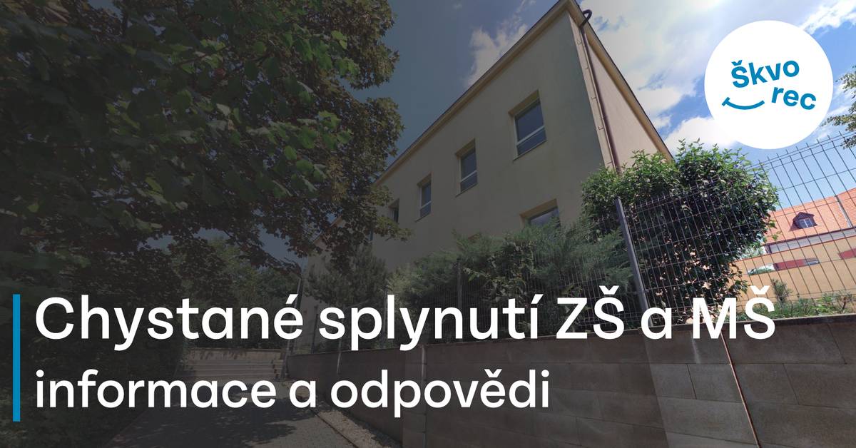 Na konci února jsme uspořádali besedu s rodiči na téma splynutí základní a mateřské školy do nové školské právnické osoby. Zastupitelé představili dosavadní i připravované projekty v oblasti školství, vysvětlili záměr splynutí vyplývající z novely školského zákona a odpovídali na dotazy. Níže přinášíme odpovědi na nejčastější témata, která vás v souvislosti s chystanými změnami mohou zajímat a prezentaci, kterou viděli rodiče, kteří se besedy účastnili. Naše priority ve školství Zastupitelé si uvědomují, že dobrá a fungující škola je zcela zásadní pro zdravou komunitu, její rozvoj i identitu. O zachování a rozvoj školy do podoby moderní a konkurenceschopné instituce usilujeme od roku 2015, kdy předchozí zastupitelstvo zvažovalo přistoupení k projektu svazkové školy v Úvalech. Po kanalizaci jsou investice do školství dlouhodobě druhou největší položkou rozpočtu – plných 20 % výdajů městyse putuje do školských zařízení ve formě neinvestičních příspěvků na provoz. Další nemalé investice putují do rekonstrukcí budov. Celkový rozpočet na provoz obou školských zařízení, včetně příspěvků od státu na pedagogickou činnost, je téměř 50 mil. Kč/rok. Pro srovnání - rozpočet městyse bez dotací je 63 mil. Kč/rok. Co nás čeká? Splynutí dvou příspěvkových organizací městysu do jedné – nově vzniklé školské právnické osoby, která bude neziskovou organizací s větší samostatností a flexibilitou. Jde z velké části o administrativní a účetní proces, zároveň však může být příležitostí pro pozitivní změny ve vzdělávání. Děti a žáci přechod nepocítí – zůstávají ve stejných třídách, se stejnými učiteli. Školský zákon klade důraz na maximální zachování kontinuity, a proto budou pracovní smlouvy všech stávajících zaměstnanců automaticky převedeny na nový subjekt. Žádné propouštění zaměstnanců spojené s touto administrativní změnou neplánujeme a ani na ni z pozice zřizovatele nemáme vliv. Proč to děláme? Hlavním důvodem je novela školského zákona platná od 1. 1. 2026, která nařizuje do 31. 12. 2028 sloučit pod jedno vedení školy a školky s malou kapacitou. Naše mateřská škola bohužel zákonem stanovený limit 180 žáků nesplňuje – a nesplní ho ani po výstavbě nové budovy. Dalším důvodem je, že nám splynutí dává smysl i bez zákonné povinnosti. Přínos vidíme zejména v těsnějším propojení vzdělávacích programů všech věkových stupňů a ve sdílení společných provozů. Naším cílem není šetřit, ale profesionalizovat a zefektivnit správu školy – aby učitelé i vedení měli více času na pedagogickou práci. Proč stavíme novou školku a je to opravdu nutné? Stávající budova MŠ v ulici Čs. armády (tzv. Stará školka) není naším majetkem – máme ji pouze pronajatou. Při poválečném znárodnění byl objekt vyvlastněn státem a sloužil jako mateřská škola. Po roce 1989 se obec s majitelem dohodla na dočasném pronájmu a zachování provozu školky. V současné době však vlastník budovy usiluje o vrácení nemovitosti. Pokud k tomu dojde, přijdeme o 40 míst. Právě proto stavíme novou školku – s vlastní kuchyní a dostatečnou kapacitou. Ke stavbě dojde, jakmile zajistíme financování a platné stavební povolení. Dotaci 10 mil. Kč od Středočeského kraje už máme potvrzenou. U Státního fondu životního prostředí jsme požádali o dalších 72 mil. Kč a neoficiálně nám bylo přislíbeno kladné vyřízení. Výběrové řízení na dodavatele v režimu Design & Build již proběhlo – vybraná firma již pracuje na zajištění veškerých souhlasů, stavebního povolení i projekčních a stavebních prací. Jak to bude se stravováním? Součástí nové školky bude velká kuchyň, která bude sloužit všem našim školským zařízením i seniorům ze Škvorce a Třebohostic. Jako jídelna bude nová
