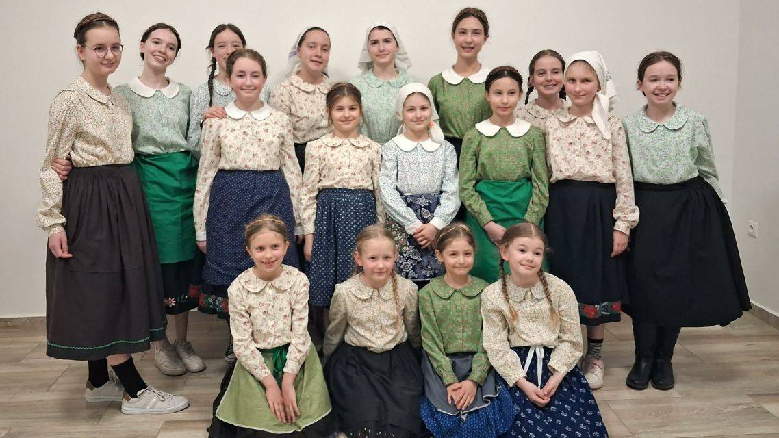 Regionálne kolo postupovej súťaže a prehliadky hudobného folklóru detí Vidiečanova Habovka bolo aj s účasťou našich dievčat z Detského folklórneho súboru Čerešenka. A bolo naozaj úspešné...