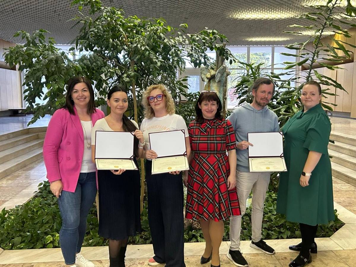 Minulý týždeň sa v našej obci uskutočnilo spoločné stretnutie zástupcov našich vzdelávacích inštitúcií. Pani starostka pri tejto príležitosti vyjadrila úprimné poďakovanie všetkým, ktorí sa podieľajú na výchove a vzdelávaní našich detí.