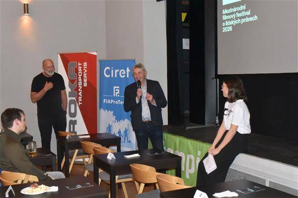 Pelhřimov se i letos připojil k desítkám měst, která hostí Mezinárodní filmový festival o lidských právech Jeden svět. Aktuální ročník nabídl pestrý program plný silných dokumentů, inspirativních hostů i debat, které rezonovaly ještě dlouho po skončení projekcí.