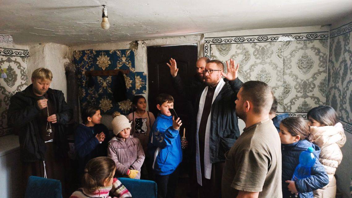 Kapucínska misia v Markušovciach sa za pomerne krátky čas stala dôležitou súčasťou života našej obce. Od svojho začiatku je postavená na blízkosti k ľuďom, službe, budovaní dôvery a vytváraní mostov medzi komunitami. Jej pôsobenie je úzko späté najmä s osadou Jareček, no zároveň presahuje aj do života celej obce.