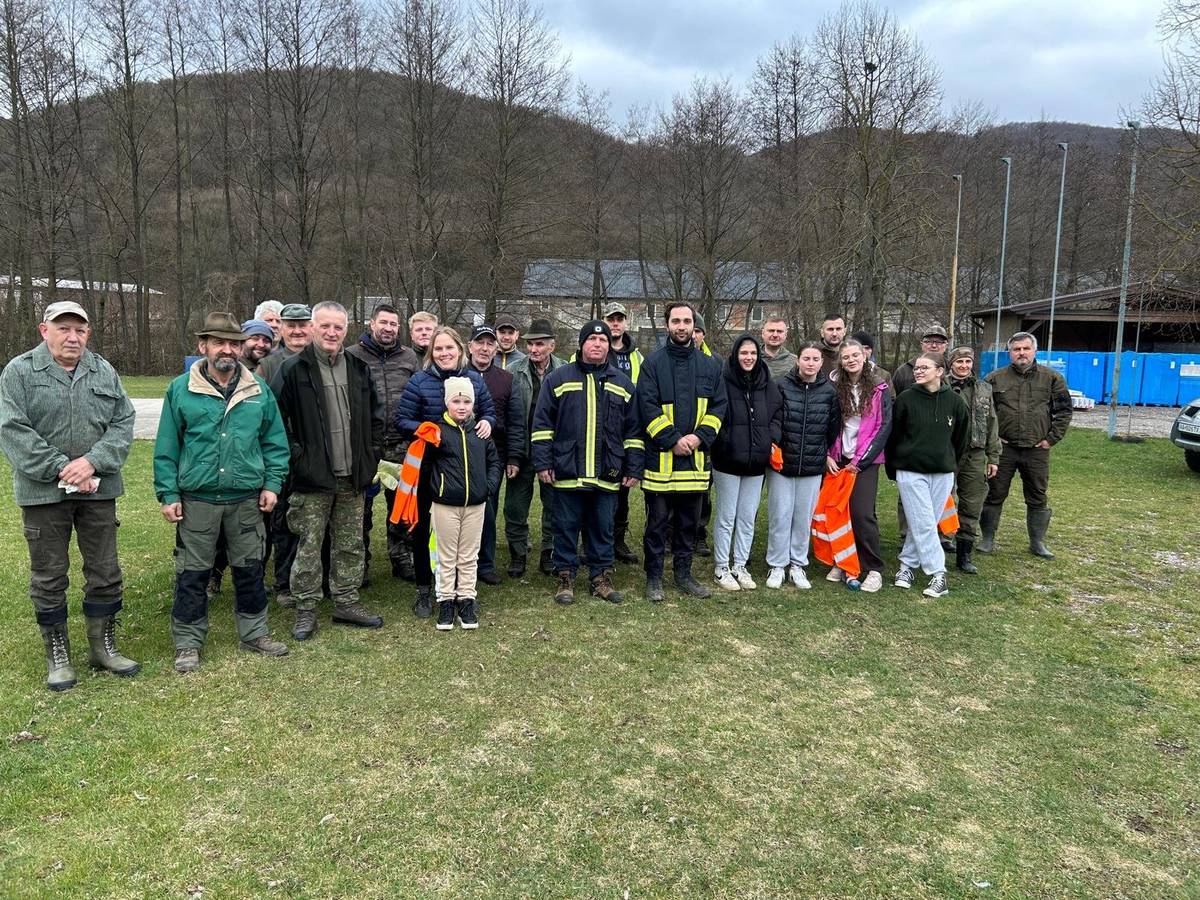 Obec Zemianske Podhradie a Poľovnícka spoločnosť Bošáca srdečne ďakujú všetkým dobrovoľníkom, členom poľovného združenia a členom DHZ, ktorí sa zapojili do environmentálnej akcie Čistý revír – Čistá príroda. Vďaka vašej ochote, nasadeniu a spoločnému úsiliu sa podarilo vyzbierať:  570 kg odpadu v katastri Bošáca, 440 kg odpadu v katastri Zemianske Podhradie.  Vaša práca a zodpovedný prístup k ochrane prírody výrazne prispeli k tomu, aby naše okolie zostalo krásne, čisté a bezpečné pre všetkých. Ďakujeme, že vám na našej prírode záleží!