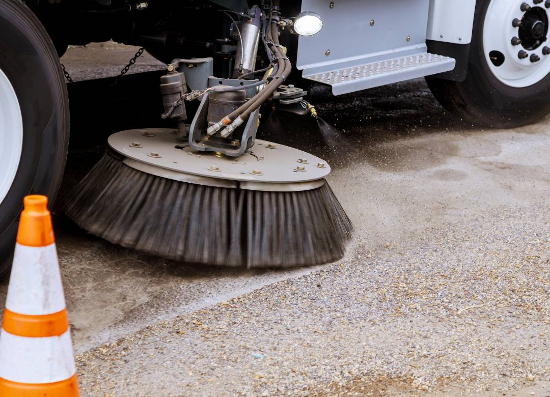 Upozorňujeme řidiče, že od 24. 3. do 9. 6. bude na území města probíhat čištění místních komunikací.