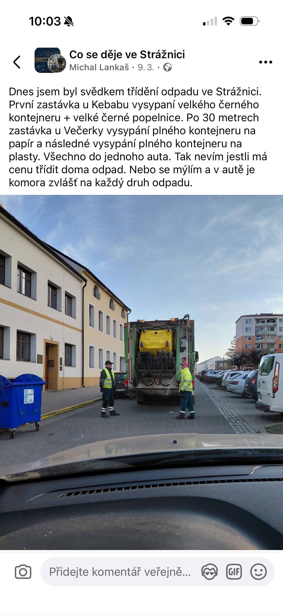 Dle zjištěných informací, zachycené vozidlo patří jiné svozové společnosti, která ve Strážnici zajišťuje odvoz odpadu výhradně pro firmy a živnostníky na základě individuálních smluv🚛 Tyto svozy nejsou součástí městského systému nakládání s odpady! Komunální odpad od občanů sváží smluvní společnost města AVE, která jednotlivé komodity důsledně odděluje a nemíchá♻️ U firemních svozů je situace odlišná – podnikatelé si sami volí rozsah a typ objednané služby, často jde o svoz směsného odpadu. I v těchto případech by však nemělo docházet k míchání různých druhů odpadu, aby nedocházelo k jejich znehodnocení⚠️ Třídění odpadu občany města Strážnice má smysl a probíhá odděleně v souladu s platnými standardy👍🌍