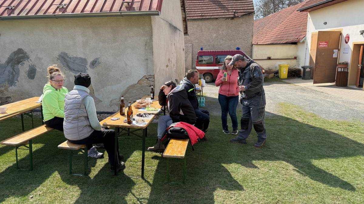 Vážení spoluobčané, vážení dobrovolníci, v sobotu 28. března 2026 jsme se společně zapojili do celorepublikové akce Ukliďme svět. Rádi bychom touto cestou poděkovali všem dobrovolníkům, kteří neváhali obětovat své sobotní dopoledne a pomohli zbavit naši přírodu a veřejná prostranství odpadků. Jsme rádi, že nám společně záleží na prostředí, ve kterém žijeme. Těšíme se na další společné akce!