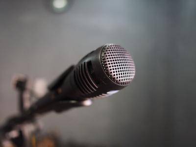 Výkupčí drahých kovů nabízí v naší obci služby výkup zlatých zubů,korunek,které zdarma očistíme od zbytků zubů.Dále veškeré zlaté prstýnky,náušnice,řetízky hodinky a jiné zlomky v jakémkoliv stavu s obsahem zlata.Mimo jiné je možnost výkupu i stříbra a to jak ve formě šperkové ,technické nebo v podobě mincí a příborů a to za cenu 2700 kč/g 999 ryzího zlata a 30000 kč/kg 999 ryzího stříbra.Možnost také odkupu Platiny,Palladia nebo palargenu.Výkup se uskuteční ve středu 1.4.2026 před obecním úřadem Želešice  od 10:40 - 11:00 hod.