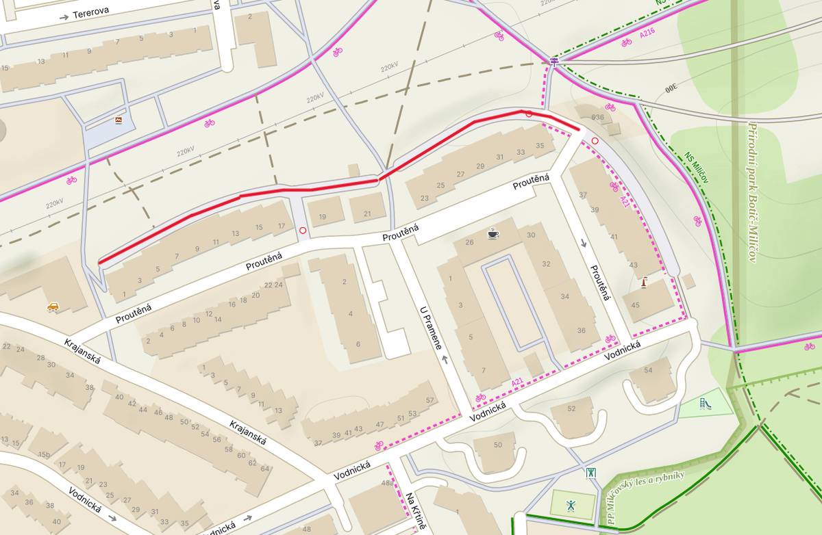 Ve středu 1. dubna 2026 od 7.30 do 13.00 hodin proběhne kompletní úklid komunikace a parkovací plochy za bytovými domy v ulici Proutěná č. p. 400/1 až 417/35 (označeno v přiložené mapce). Žádáme všechny majitele osobních automobilů parkujících ve vymezené lokalitě, aby svá vozidla přeparkovali a umožnili plnohodnotný úklid po celé ploše komunikace. Děkujeme za pochopení.