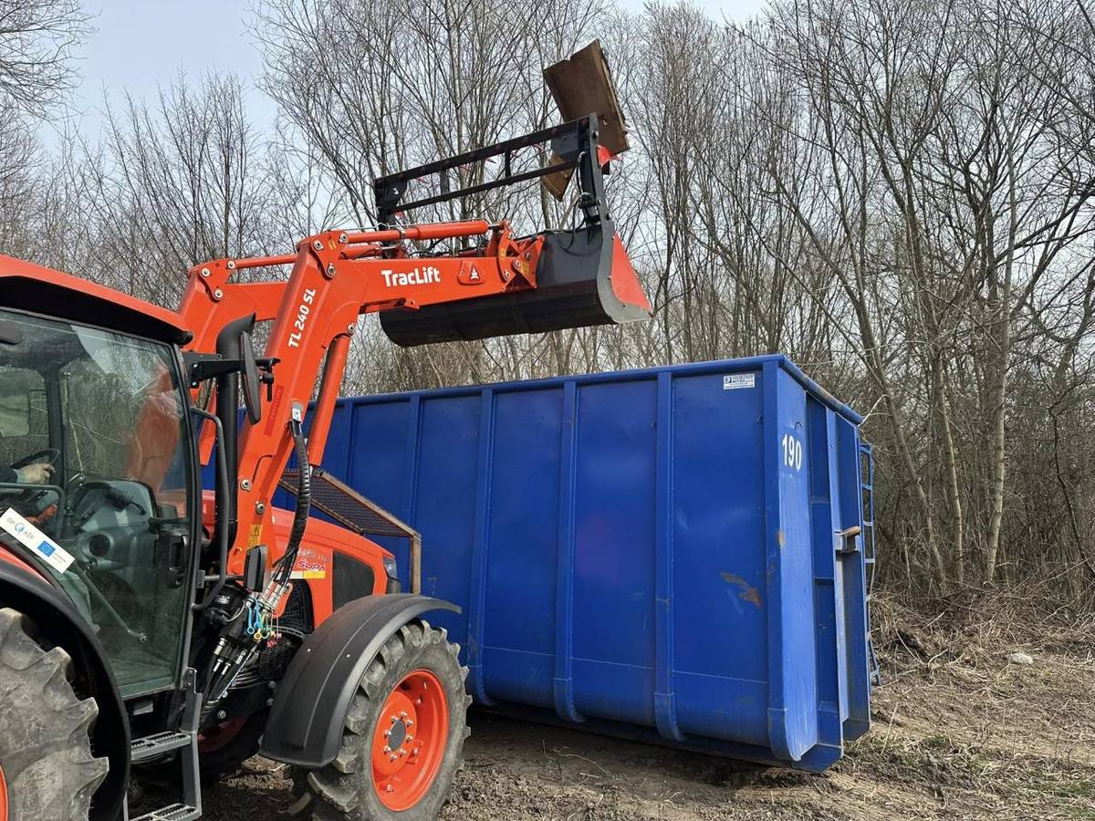 Minulý týždeň opustilo našu obec 13,22 ton dreveného odpadu, ktorý bol odvezený do spoločnosti Kronospan Zvolen. Poctivo vytriedený materiál dostáva novú príležitosť a prispieva k ekologickému hospodáreniu v našej obci.