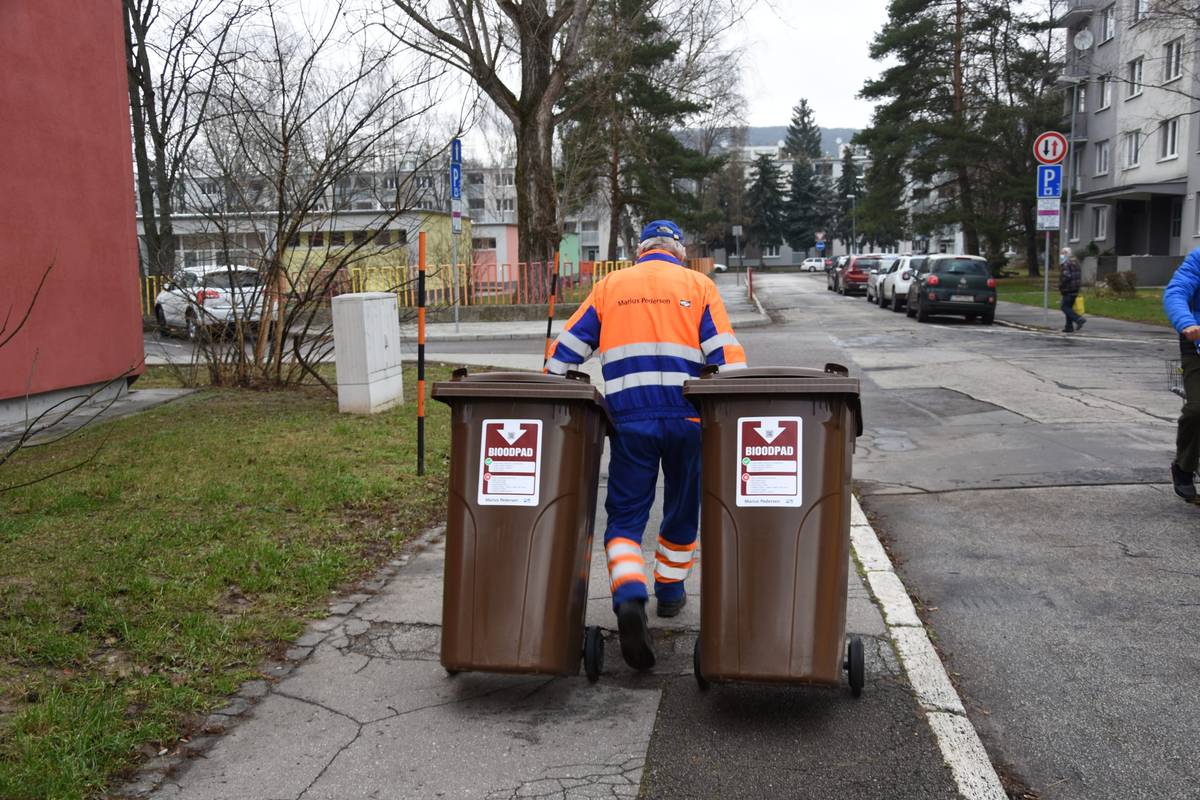 Zberné dvory v našom meste budú počas veľkonočných sviatkov - v piatok a pondelok zatvorené, v sobotu bude otvorený iba jeden. Vývozy odpadu budú upravené. V piatok 3. 4. 2026  je sviatok Veľký piatok a všetky zberné dvory (ZD) sú zatvorené. V sobotu 4. 4. 2026bude otvorený iba ZD Zlatovská v bežných hodinách (od 6.30 [...]Čítať viac...