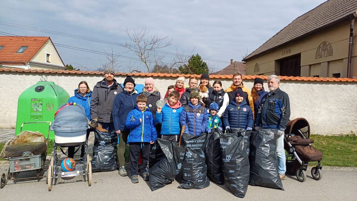 DĚKUJEME všem, kteří se v sobotu 28.03.2026 zapojili do akce Ukliďme Česko 👍 Letos v rámci našeho města opět vyhrály Horusice, a to nejen množstvím odpadu, ale také počtem sběračů! Na pískovně se přihlásilo 6 dobrovolníků, ale v centru města ani noha.  Pokud by si někdo chtěl udělal individuální akci v jiném termínu, na Infocentrum města Veselí nad Lužnicí pro vás budou připraveny rukavice a pytle. Tak se zastavte.