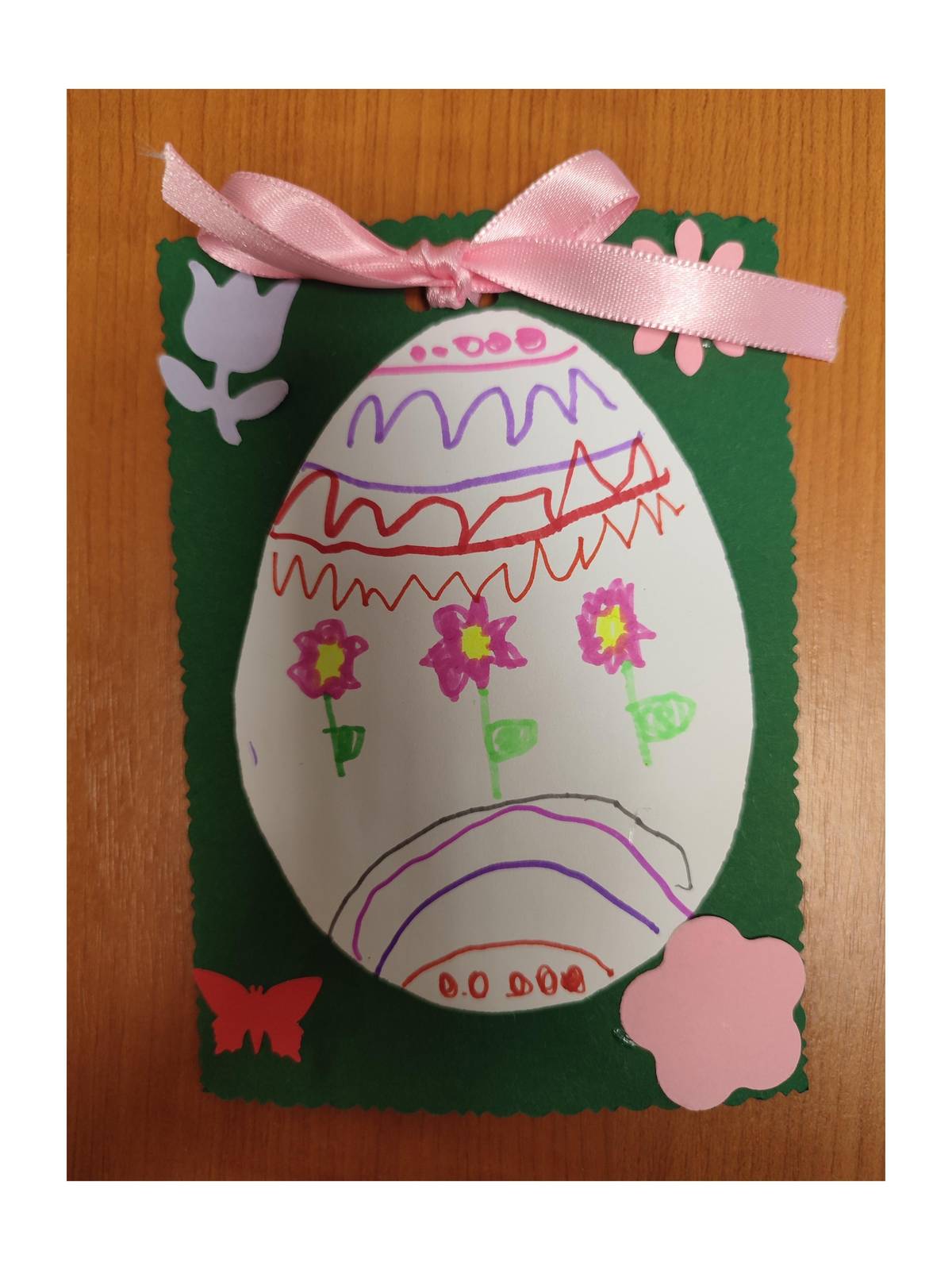 Dnes nás v smiechu a radosti navštívili naši škôlkari z Materskej školy Lúčik v Tlmačoch. Vyzdobenou vŕbou a veselými pesničkami nám pripomenuli príchod jari. Veríme, že aj vďaka tejto tradícií privoláme teplé lúče slnka a užijeme si prichádzajúce veľkonočné sviatky. Milí škôlkari, ďakujeme Vám, že ste nám urobili deň krajším.